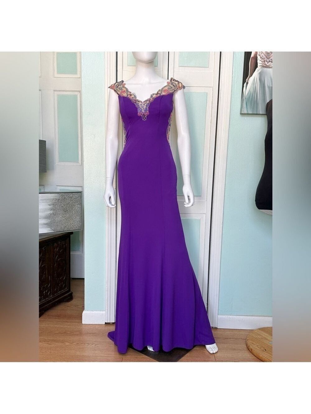 Size 2 Madison James Fitted Bodycon Purple gown Prom Dress Cap Sleeves Damaged